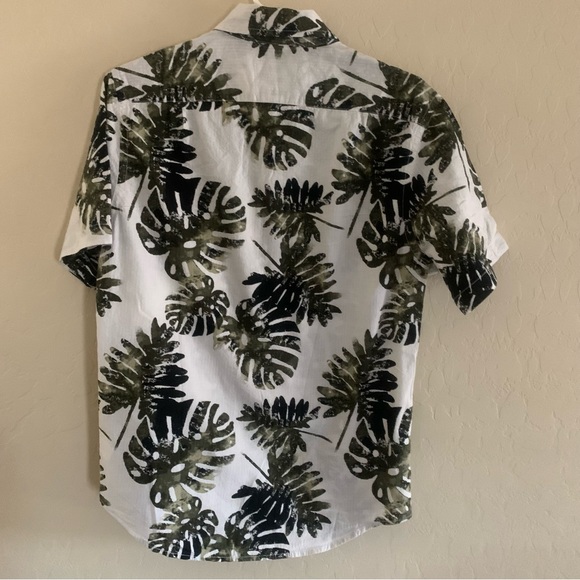 Small Hawaiian Shirt Green, Black and White Split Leaf By Goodfellow - Picture 4 of 7